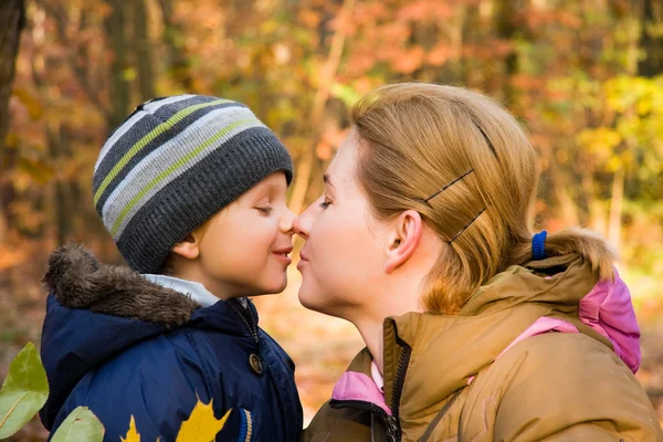 Làm sao để trẻ thích ăn rau và trái cây mỗi ngày